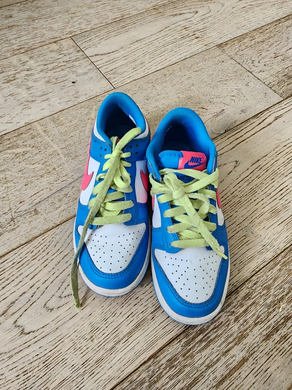 Nike Kids Low-Top Sneakers in White, Blue, Neon Yellow & Pink